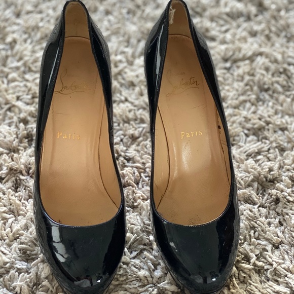 louboutin black patent leather pumps